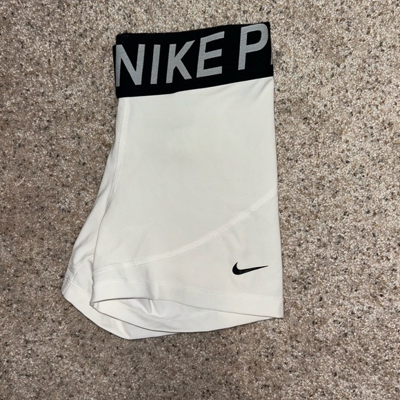Nike Pros - Picture 2 of 4